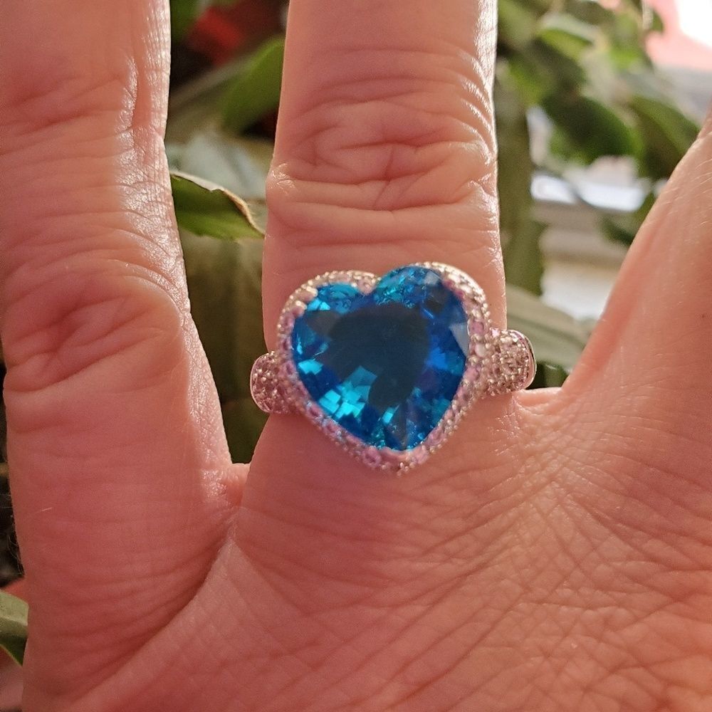 Blue Topaz Ring - Picture 4 of 8